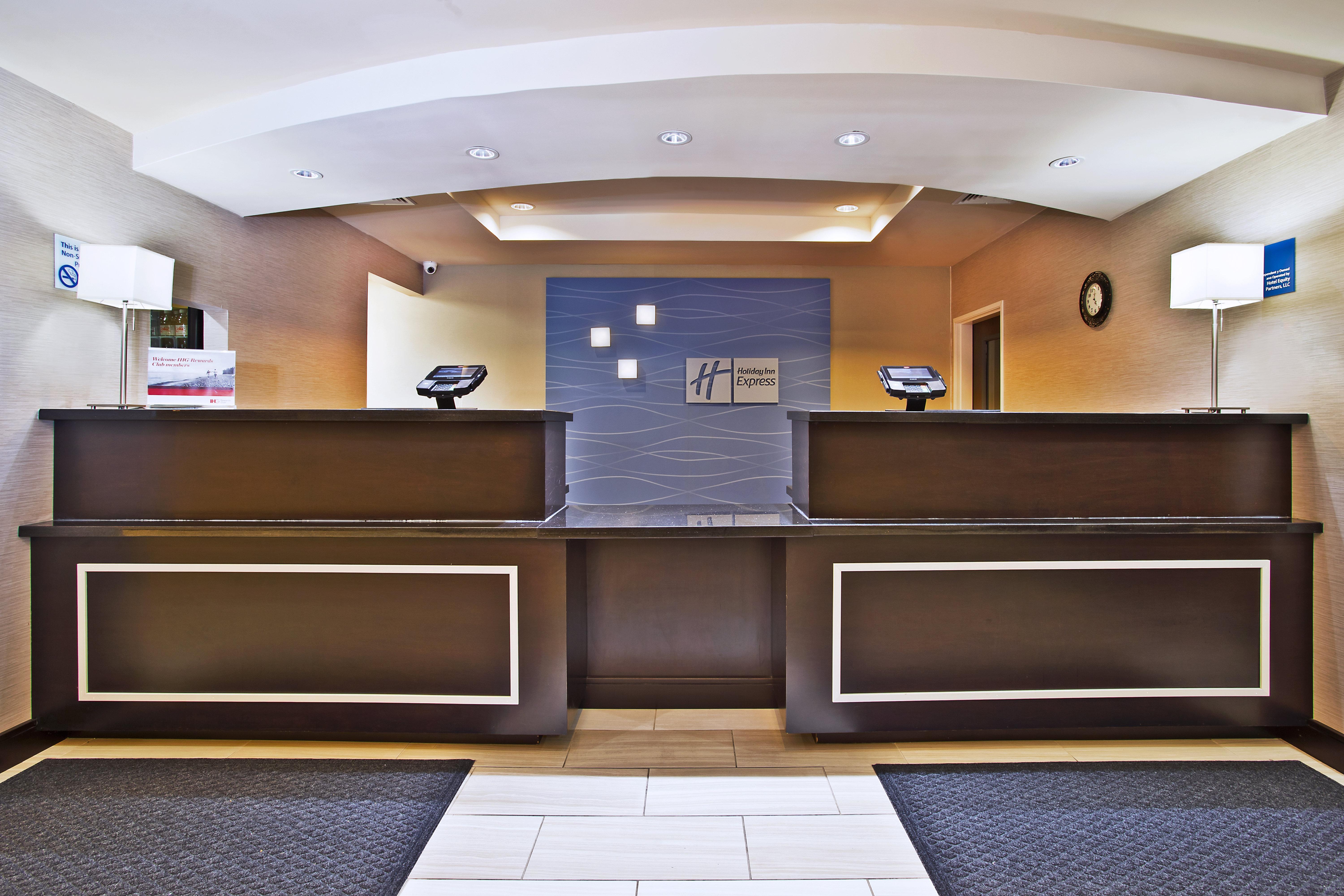 Holiday Inn Express & Suites Springfield By Ihg Экстерьер фото